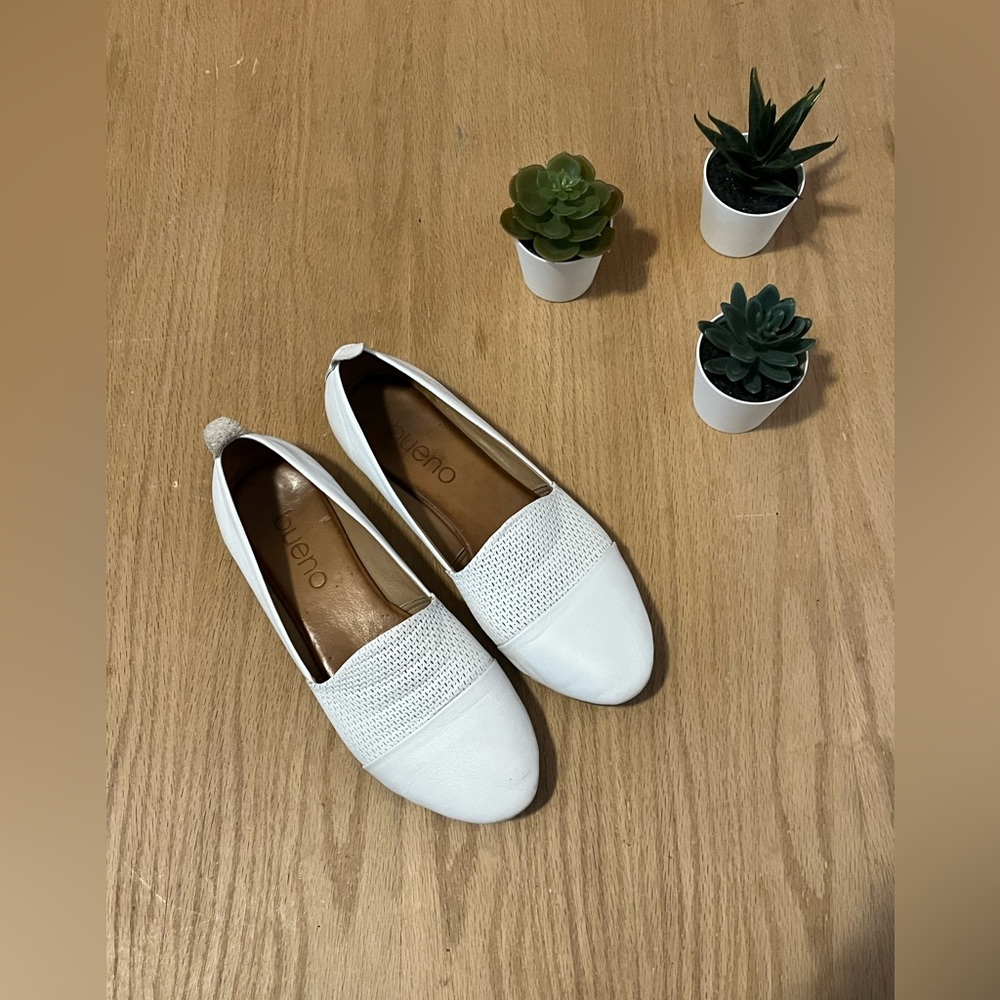 Bueno Katy Flats in White Leather
